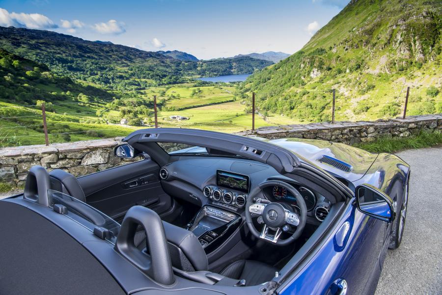 Интерьер Mercedes-AMG GT S Roadster (R190) 2019 года  (UK) (фото 33 из 40)